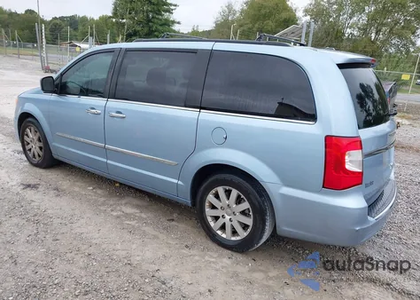 2016 Chrysler Town & Country Touring z USA, uszkodzony, nr VIN 2C4RC1BG3GR260777